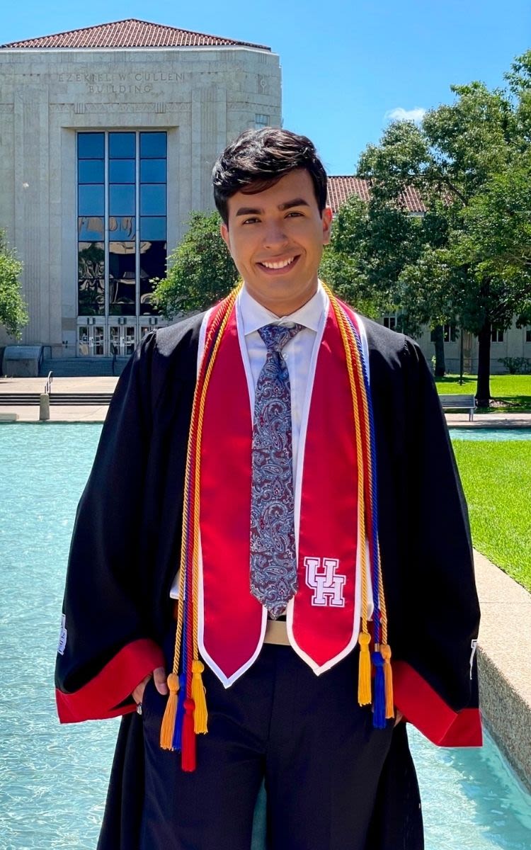 Uh Bookstore Cap And Gown