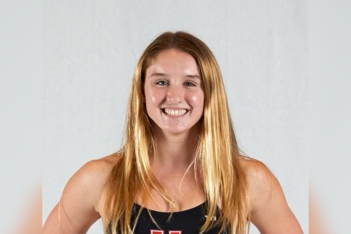 Chase Farris smiling for UH swimming and diving team headshot