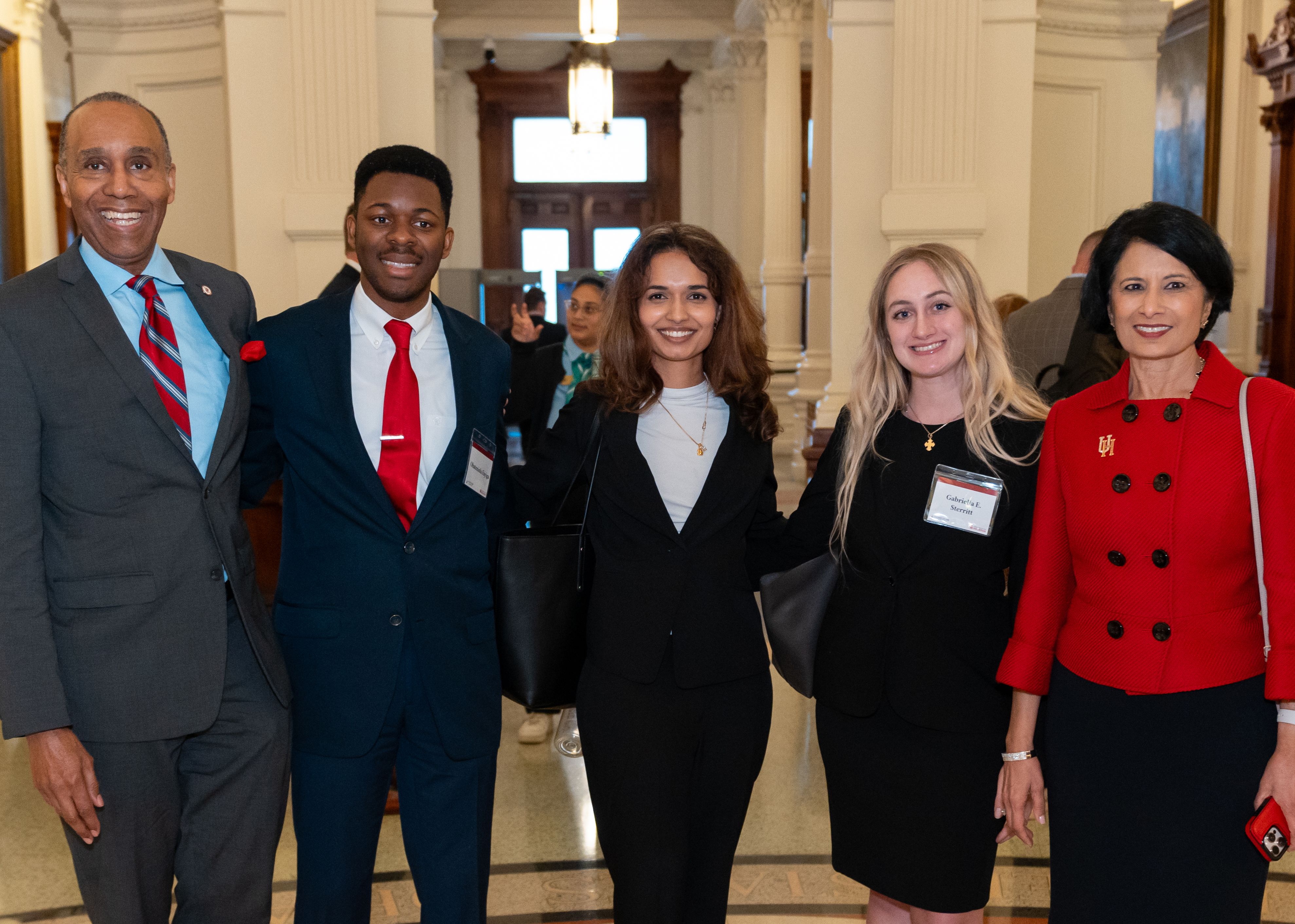 UH President Renu Khator poses for a photo with students.