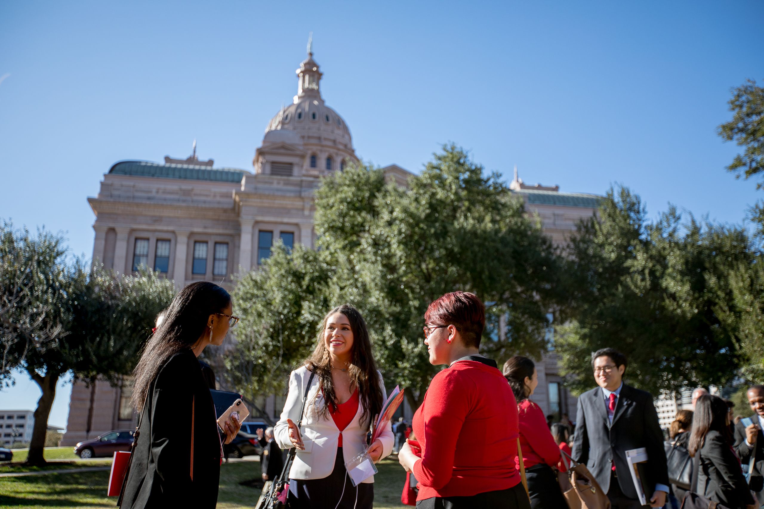 UH students stand outside of Texas Captiol.
